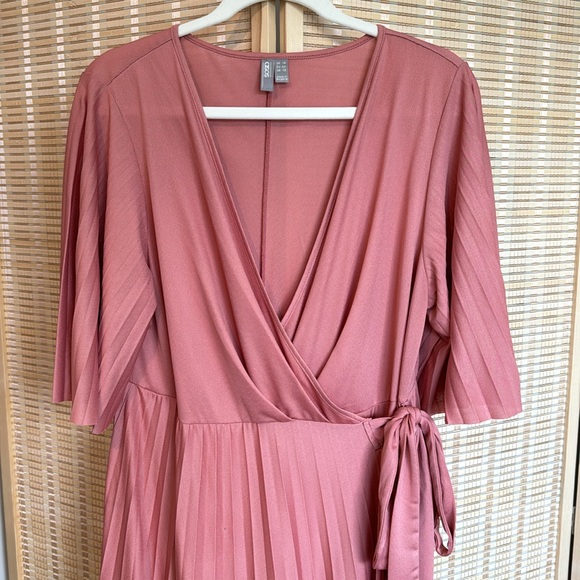 ASOS Maternity Pleated Pink Dress - Picture 3 of 7